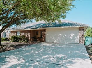 2403 Northlawn Dr, Taylor, TX 76574