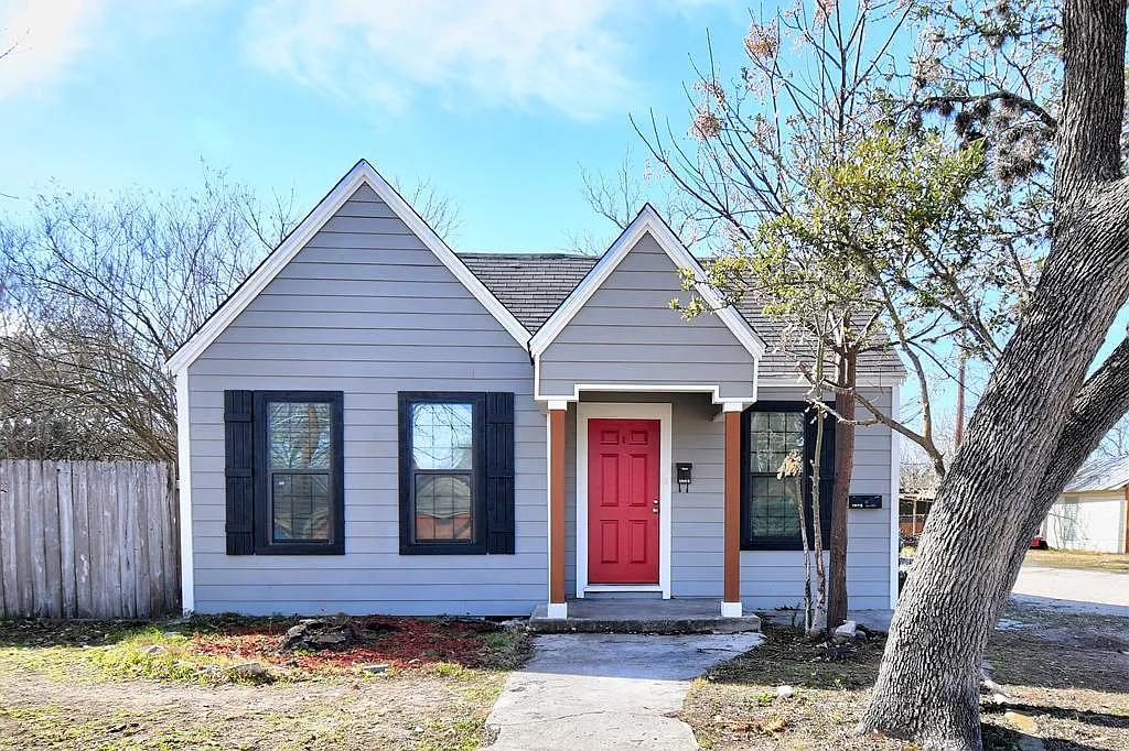 2 bed, 1.0 bath, 1000 sqft, $1,600 — Photo 1