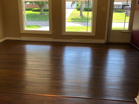 3rd image of 1047 Leslie Ln