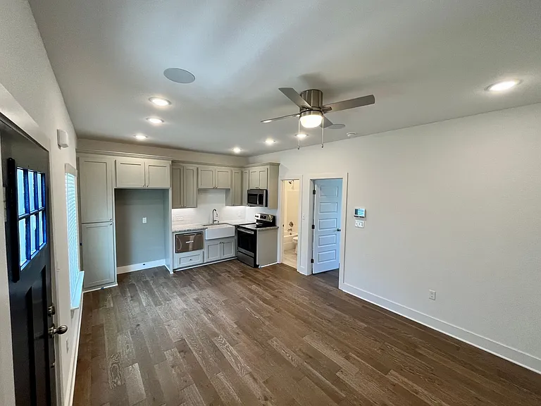 3850 W Somerville Ln — Photo 2