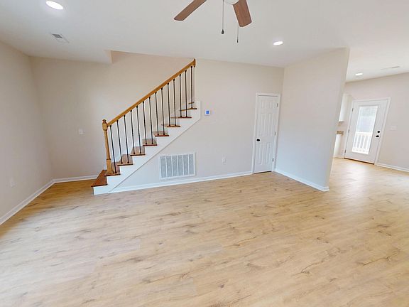 5th image of 293 Redbud Ln