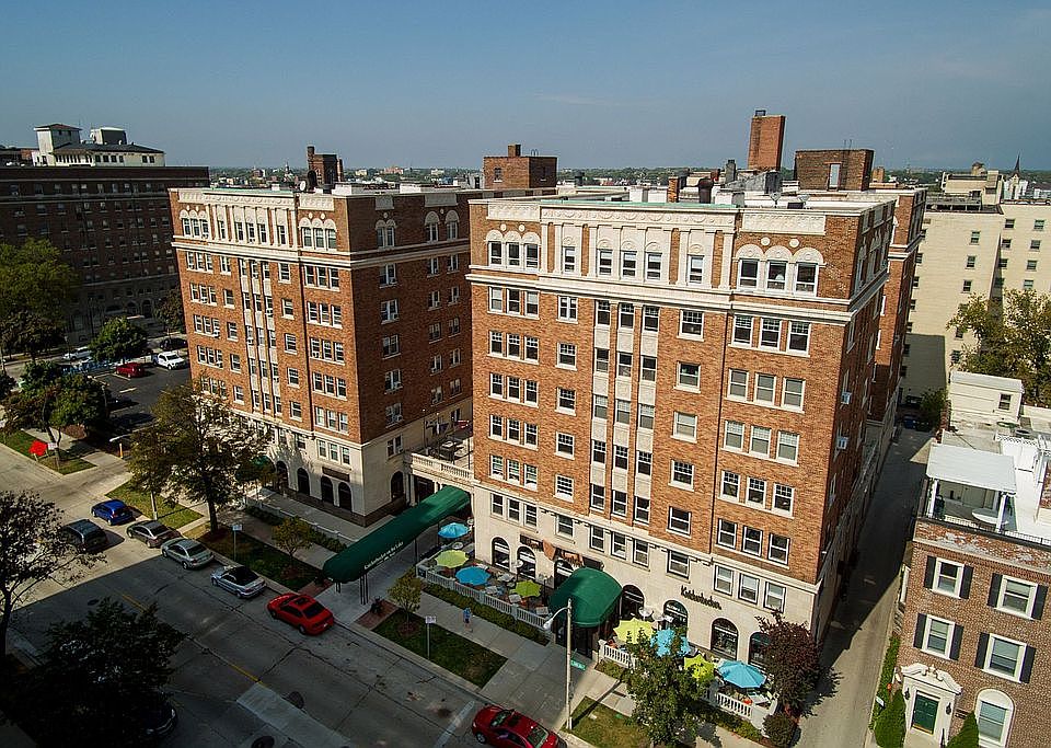 1st image of 1028 E Juneau Ave APT 425