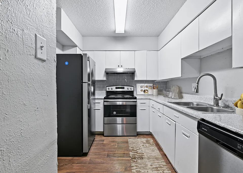 MacArthur Place at 183