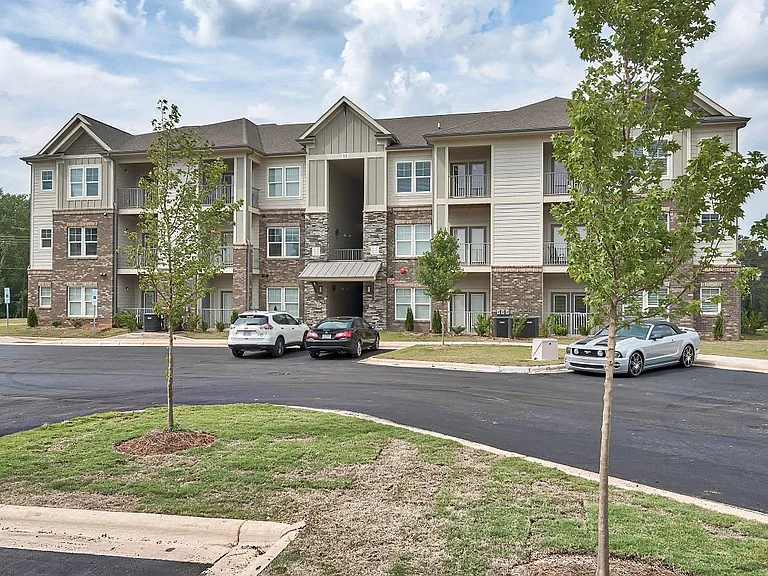 Pines at Glen Laurel Luxury Apartments — Photo 10