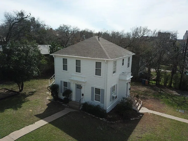 3211 Tom Green St #A — Photo 25