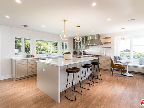 5th image of 3738 Malibu Country Dr