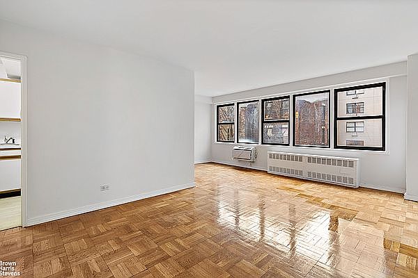 1st image of 200 E 15th St APT 4O