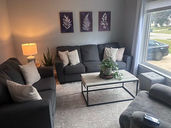 3rd image of 466 Bayridge Blvd