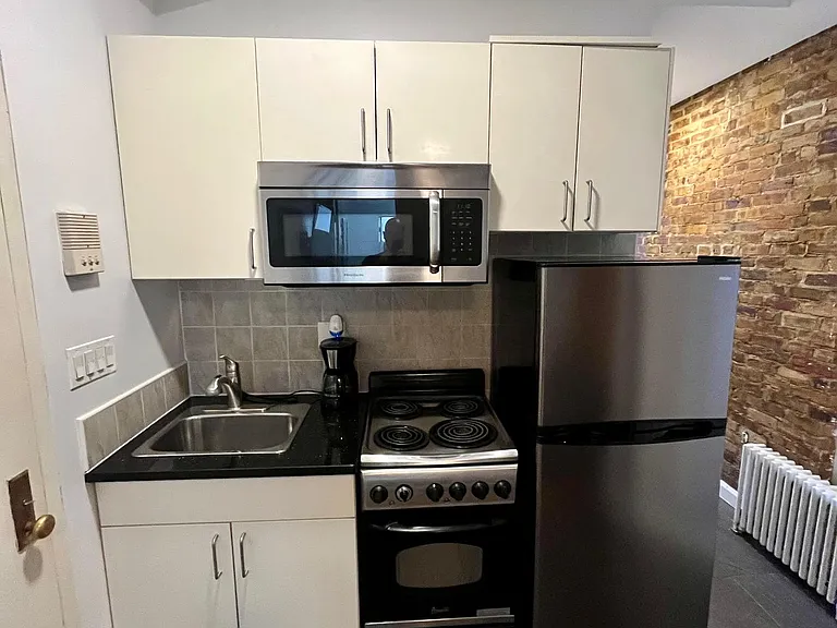 170 Delancey St #3 — Photo 3