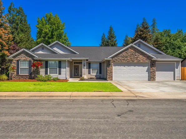2774 Western Oak Dr, Redding, CA 96002
