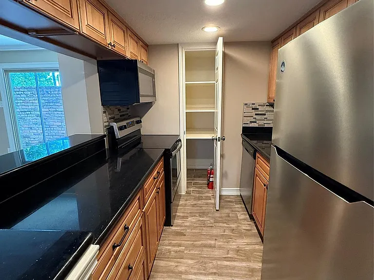 1909 Brun St #4 — Photo 6