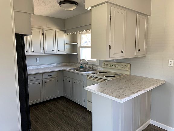5th image of 160 Richards Dr