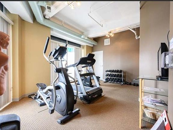 4th image of 400 Village Cir Unit 4-5