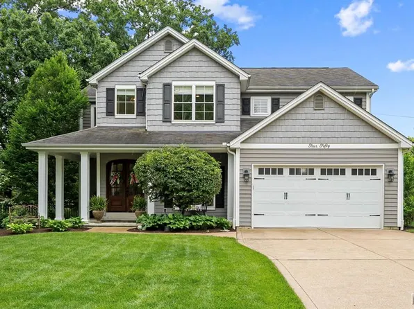450 Bogey Ln, Saint Louis, MO 63122