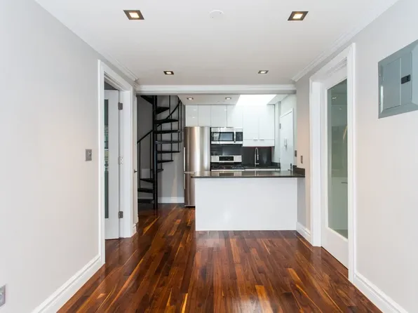 218 Avenue A, New York, NY