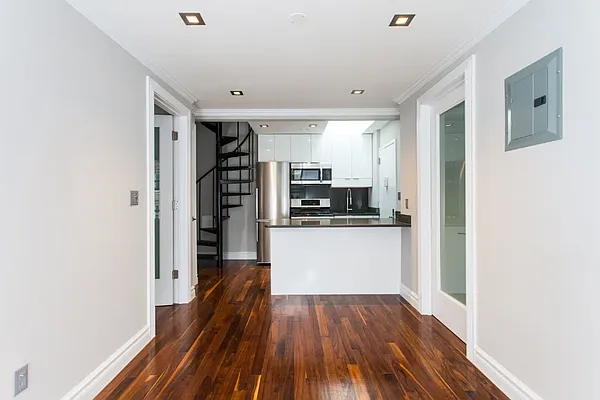 218 Avenue A #R4WF
