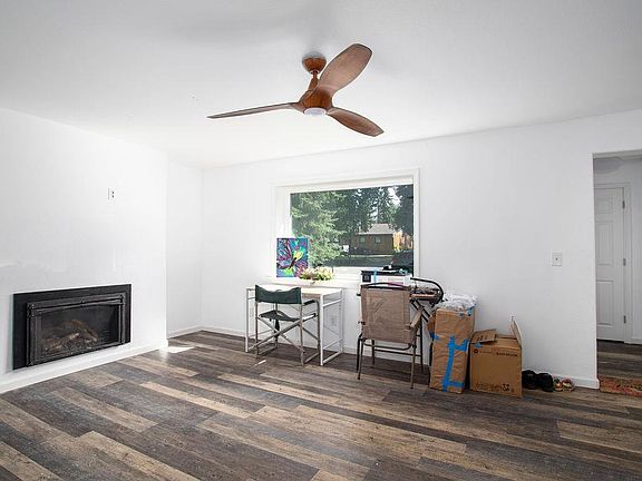 3rd image of 416 Haines Ave