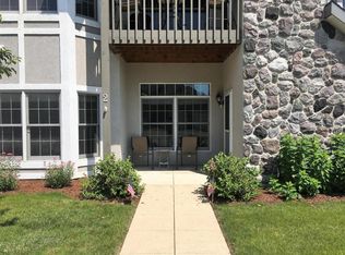 N30W23021 Pineview Cir, Pewaukee, WI 53072