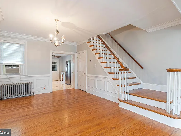 620 E Hector St — Photo 3