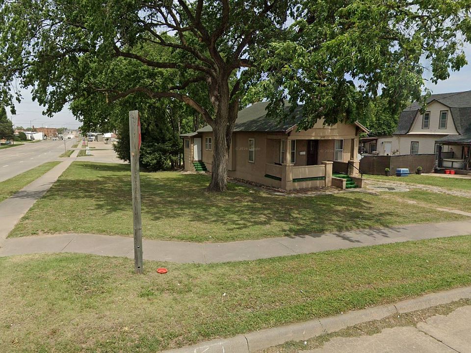 1st image of 207 E 9th St