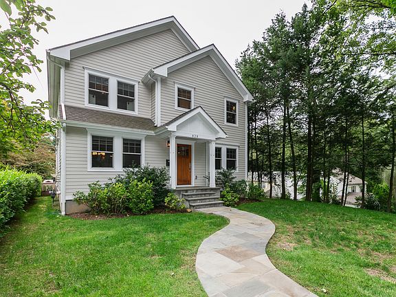 Welcome to 828 Pleasantville Road Briarcliff Manor