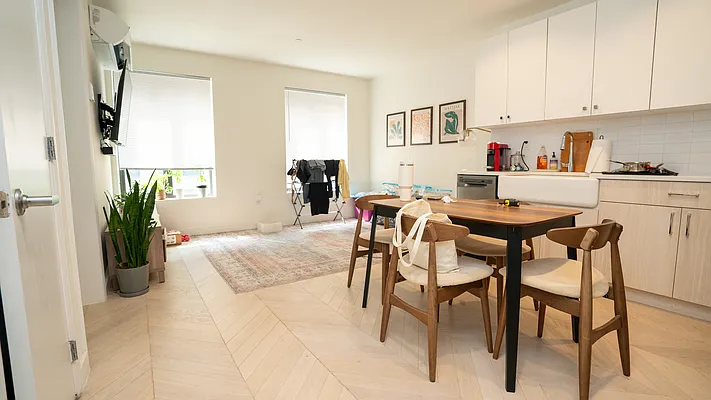 Rented by Nooklyn NYC LLC | media 21