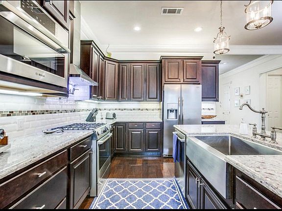3rd image of 216 E Kaufman St