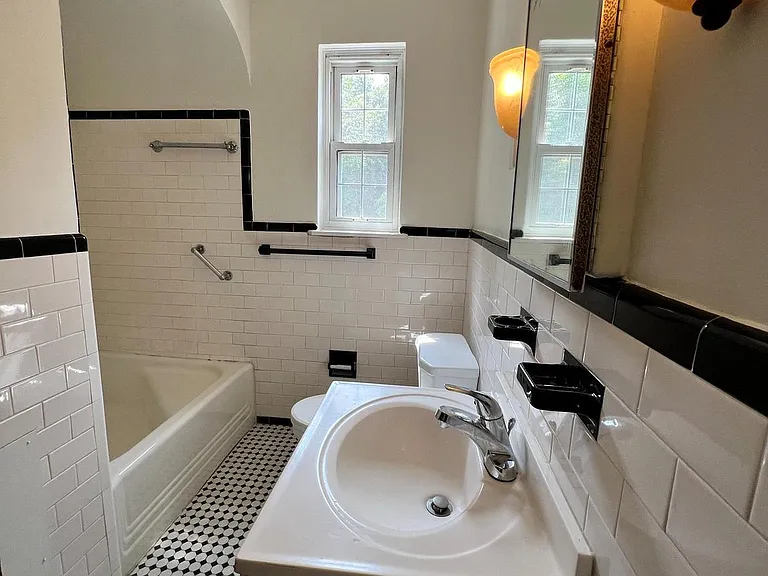 9409 Belair Rd — Photo 10