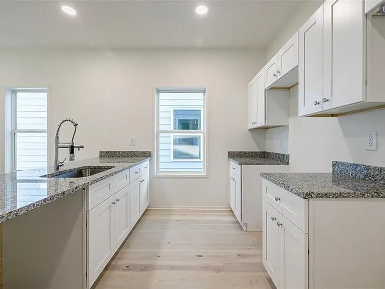 813 Smith St SW #B — Photo 8