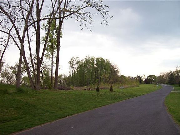 4th image of 8 Glenwood Dr