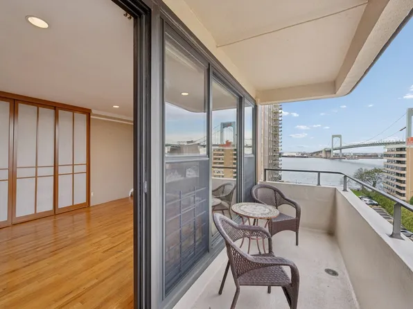 166-26 Powells Cove Boulevard image 9 of 24