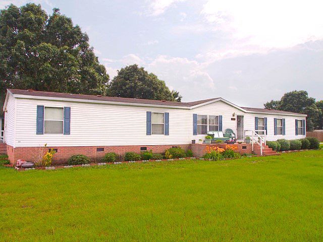1st image of 400 Linen Ln