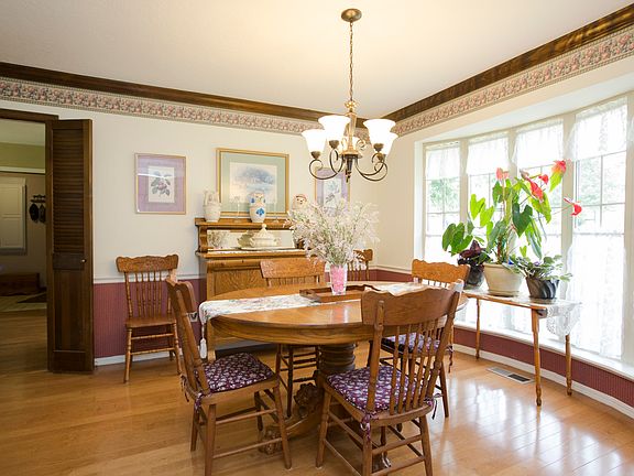 Large Window Plenty of Natural Light