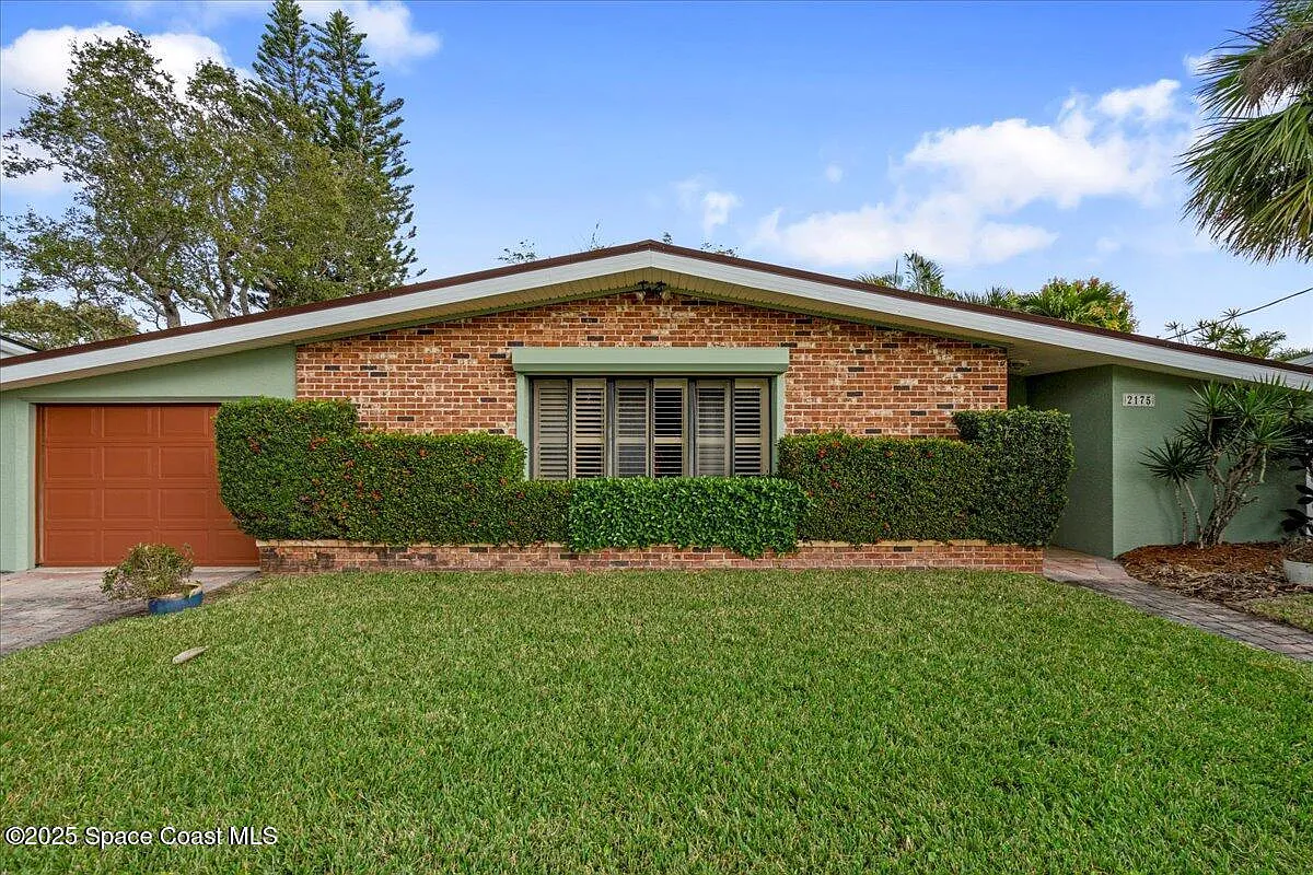 Building Photo - 2175 Barracuda Ave