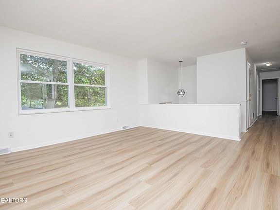 5th image of 1255 Pinecrest Cir