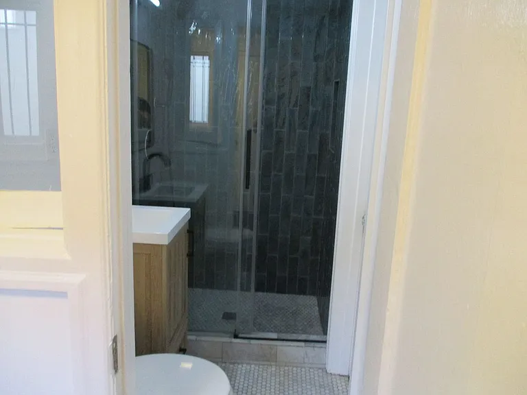 1086 88 Redondo Boulevard 5265 Edgewood Pl — Photo 13
