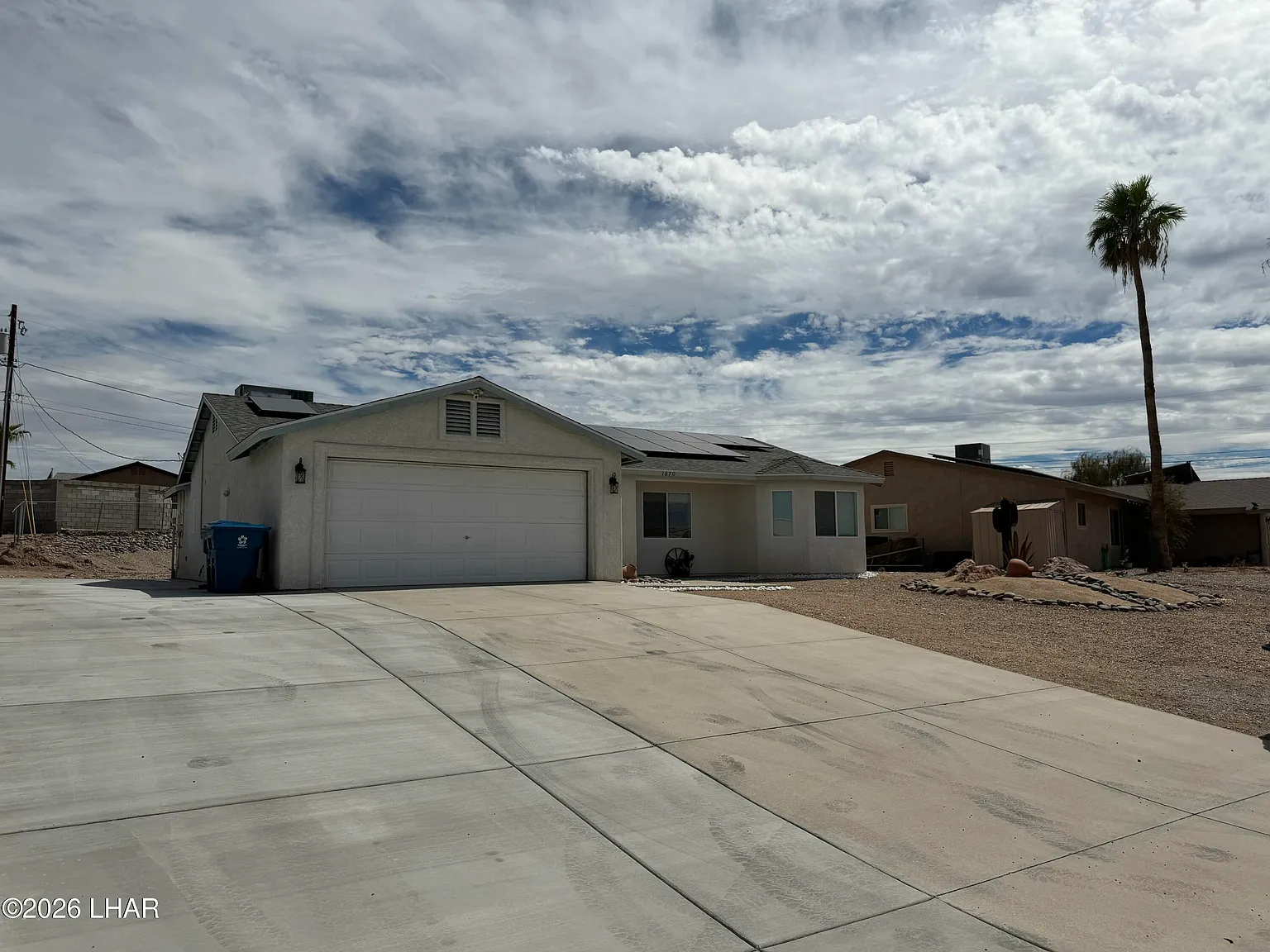 3 bed, 2.0 bath, 1319 sqft, $2,350 — Photo 2