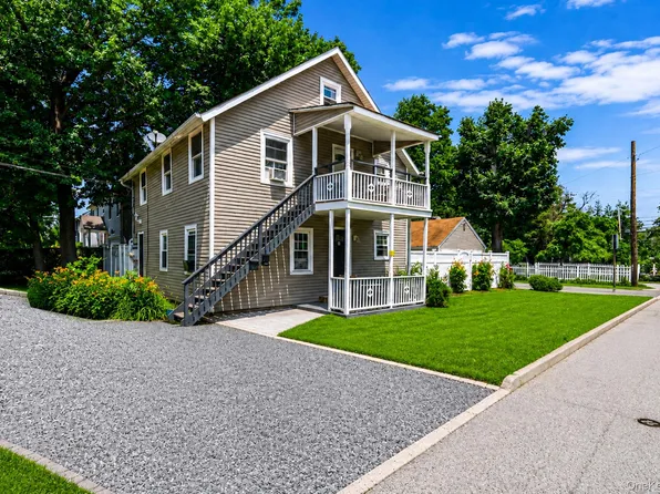 22 Locust Avenue, Glen Head, NY 11545