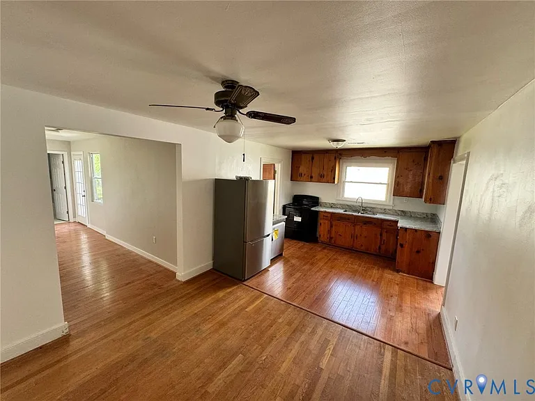2922 Lincoln Ave — Photo 2