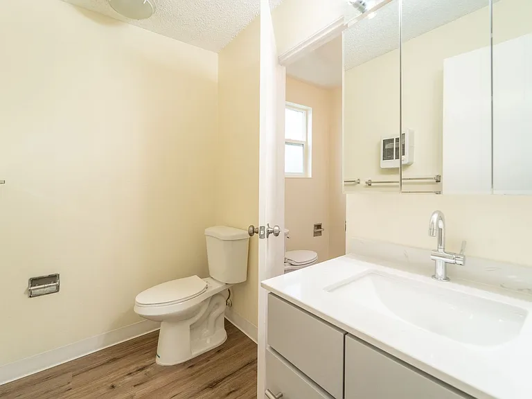 Euclid Apartments — Photo 12