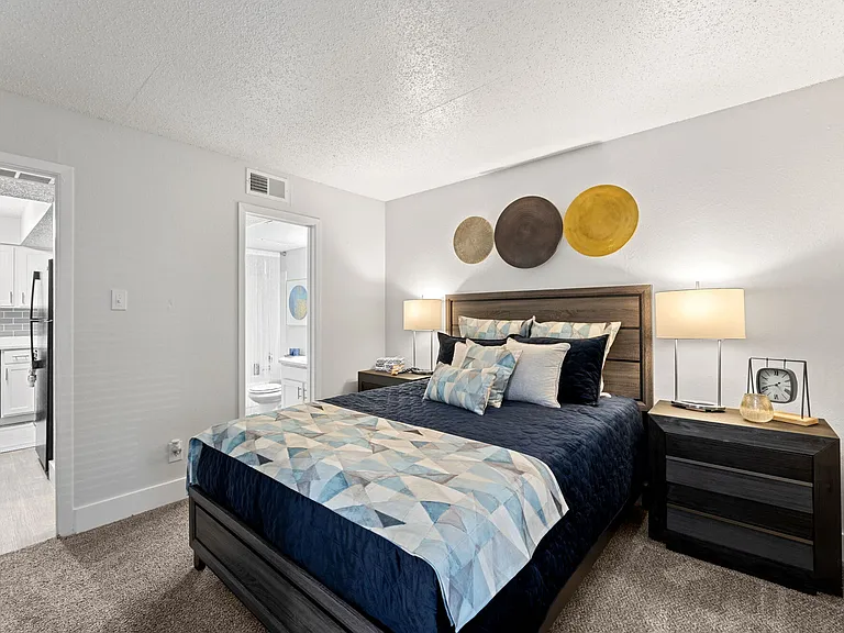 The Admiral Apartments — Photo 9