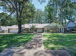215 Edinburgh Ct, Brandon, MS 39047