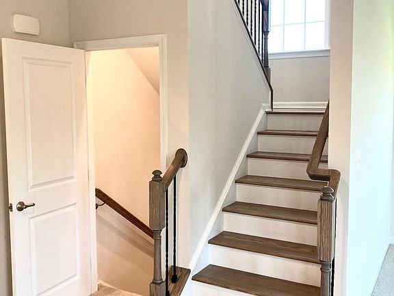 3rd image of 5303 Ivy Hill Dr