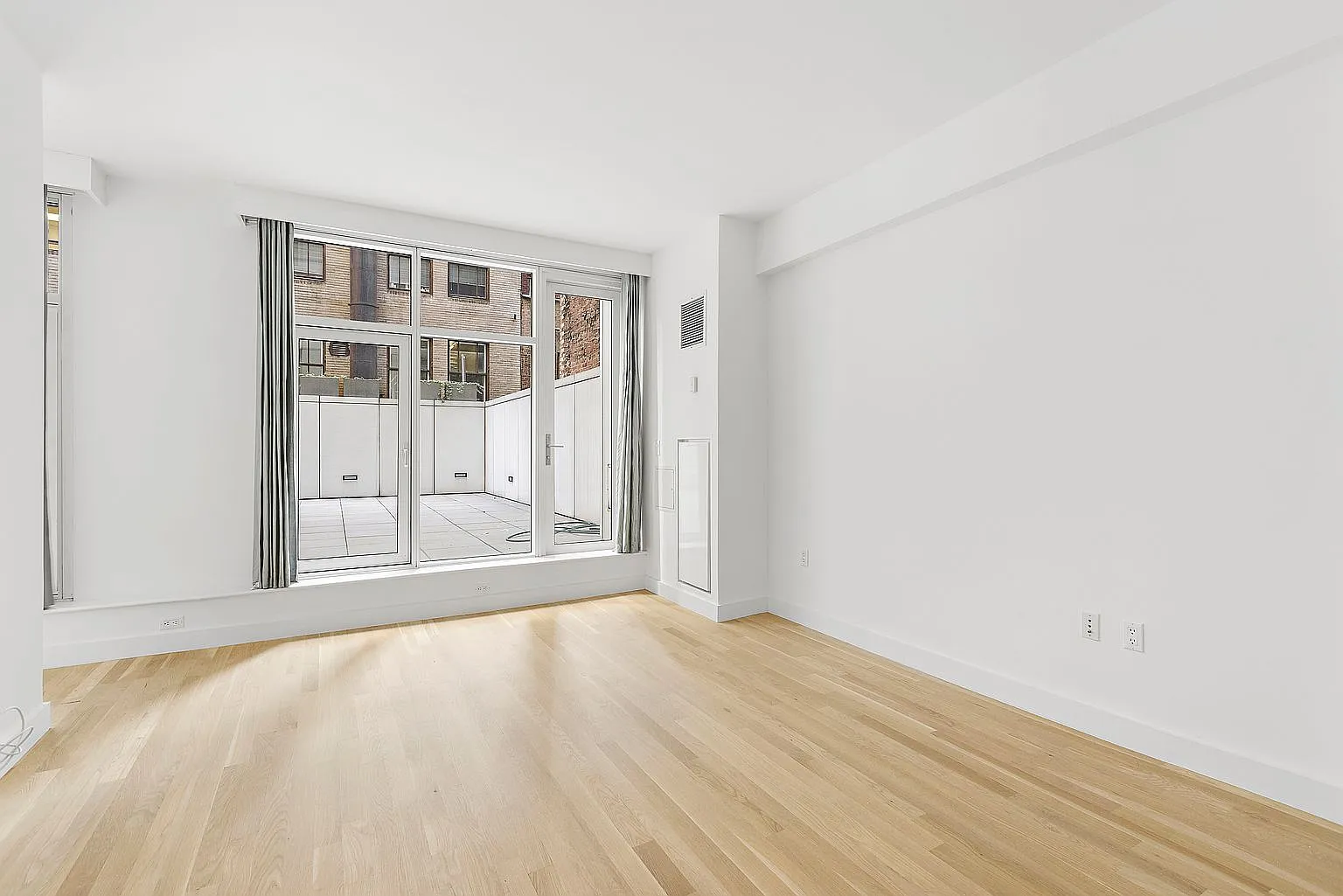 5 E 44th St #2B photo 1