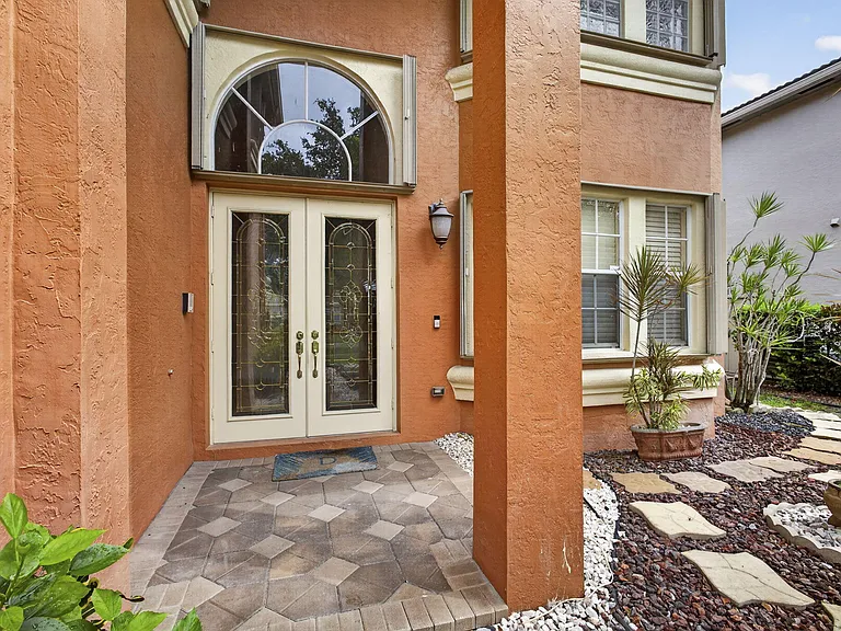 1724 Annandale Cir — Photo 9