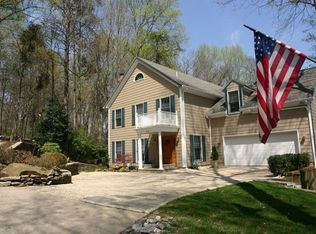 8009 Thornley Ct, Bethesda, MD 20817