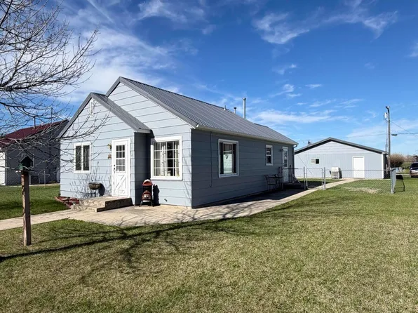 1121 New York St, Chinook, MT 59523