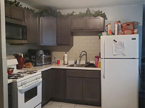 5th image of 1128 Saint Benedict Dr