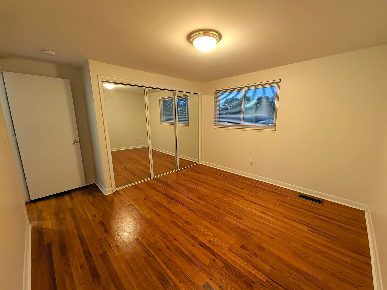 5 bed, 2.5 bath, 2760 sqft, $2,450 — Photo 3