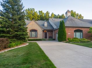 4656 Oakhurst Ridge Rd, Clarkston, MI 48348